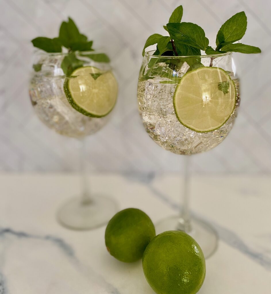 2 Hugo Sprtiz cocktails