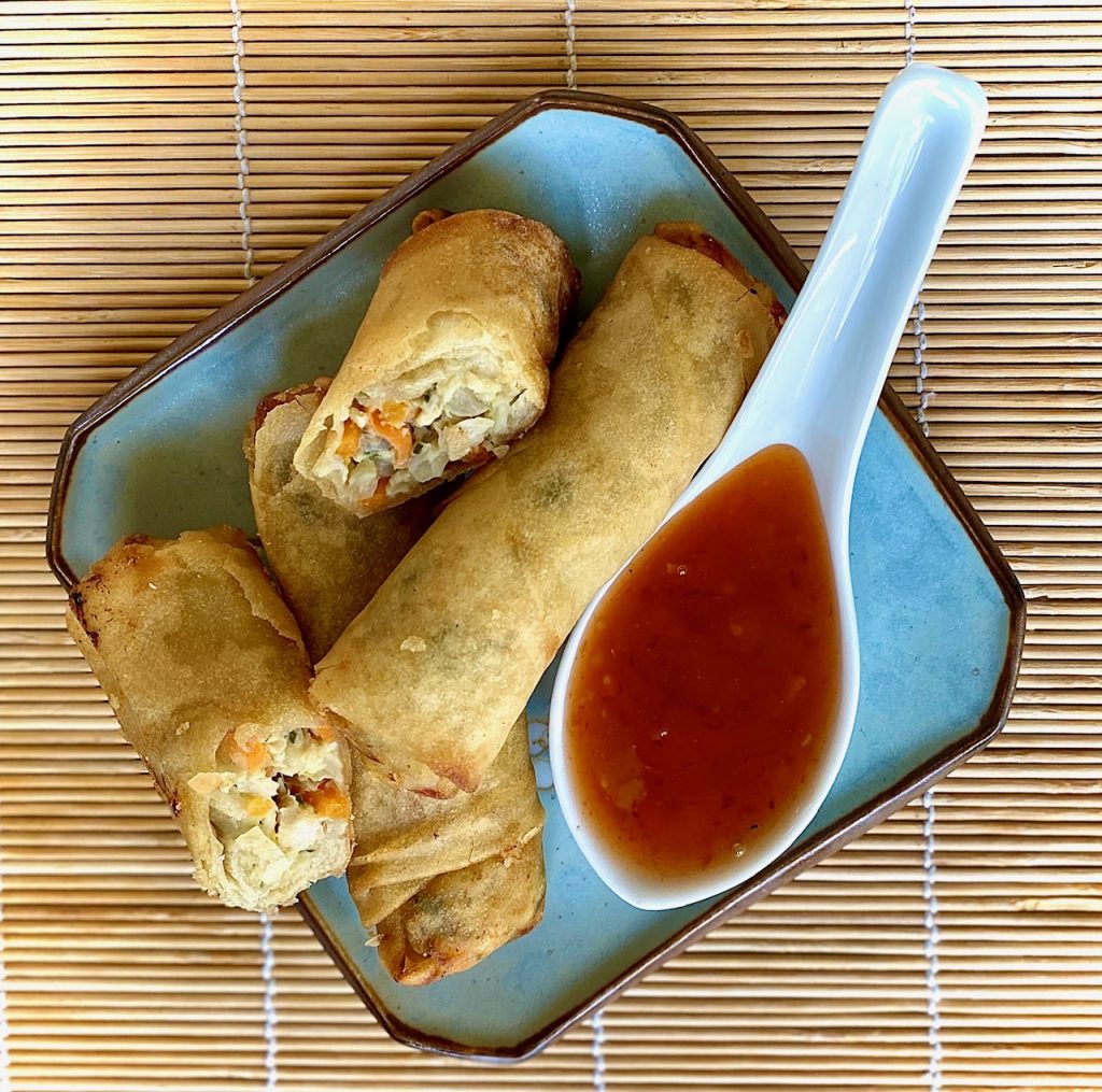 egg rolls with sweet chili sauce 