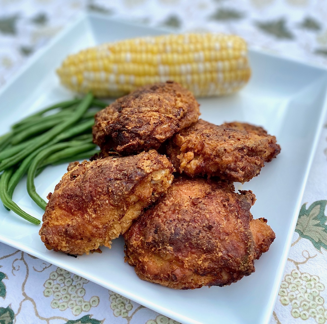 fried chicken with green beans and corn
