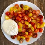 Mozzarella salad with tomatoes