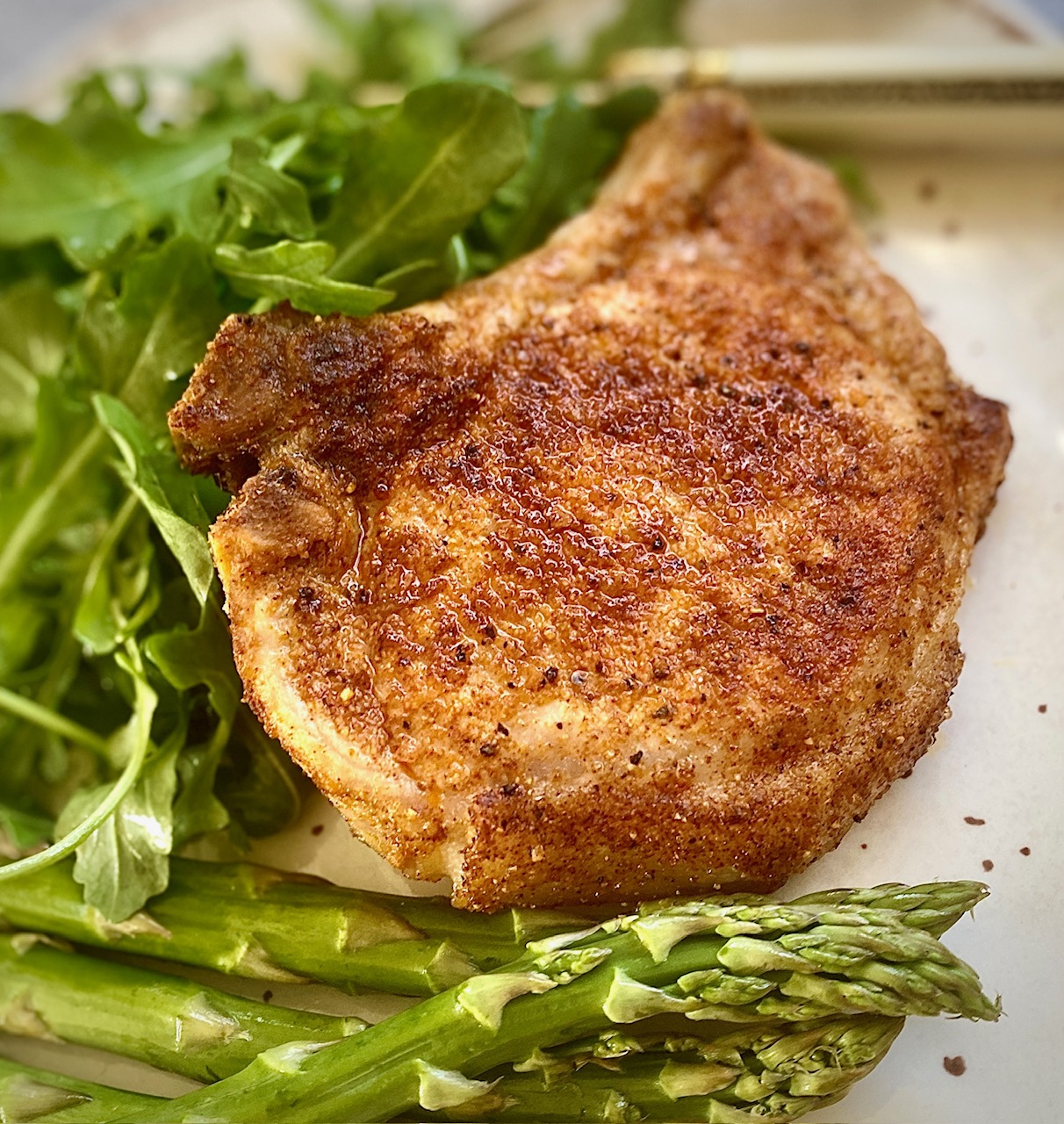seasoned chops with green vegetables