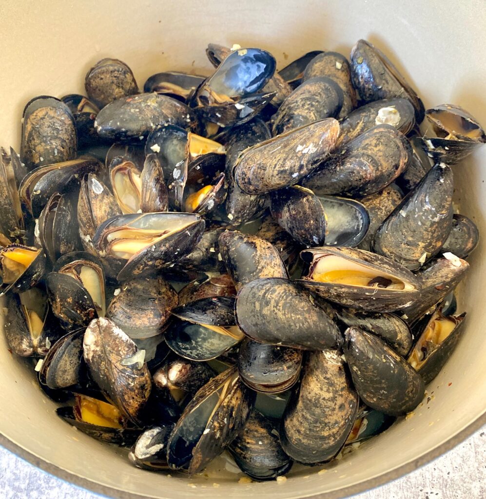 pot of cooked garlic mussels