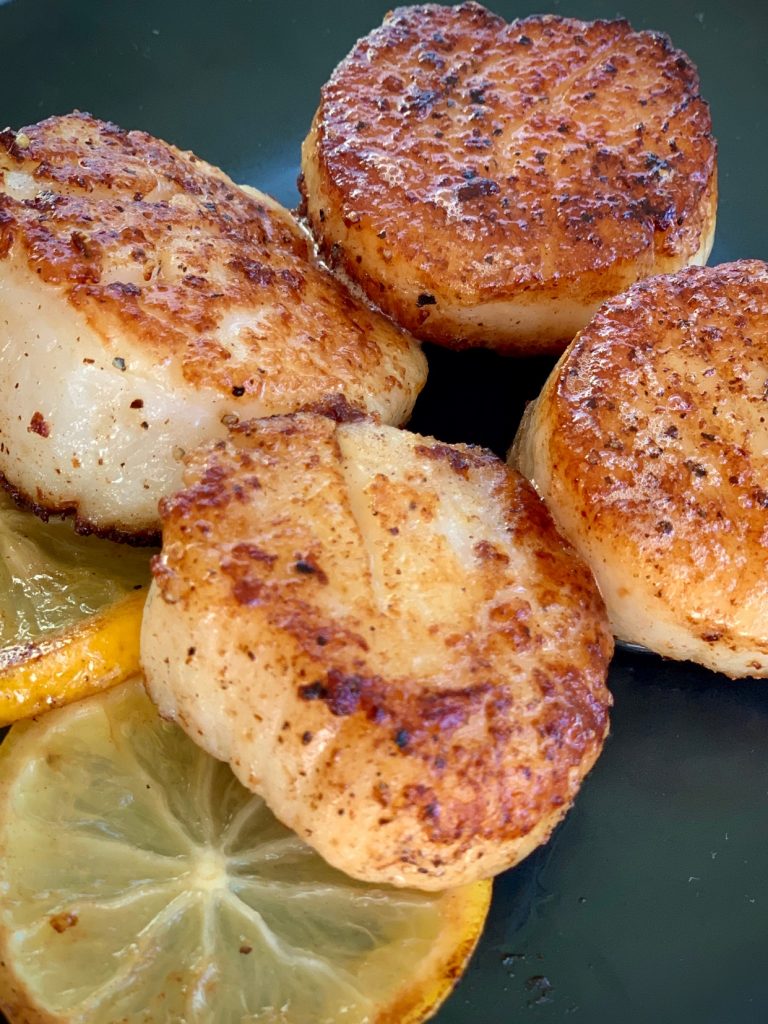 Scallops with seared lemon slices