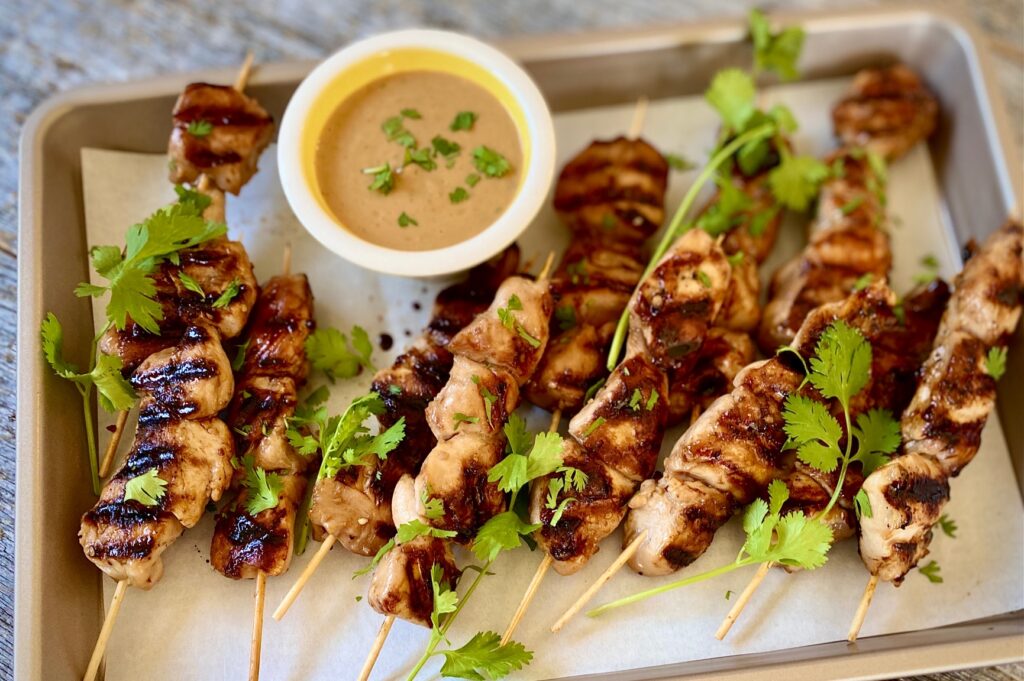 Chicken skewers with peanut sauce