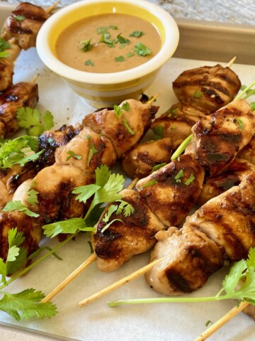 Grilled chicken shishkabobs on a tray