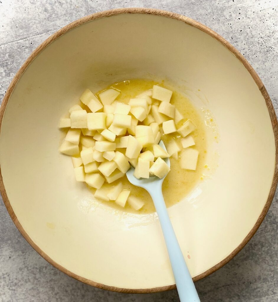 apples with sugar and oil in a bowl